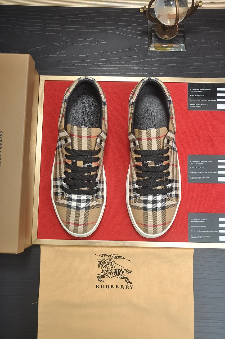 Men's shoes💰480💶[Burberry] (cowhide lining) classic low-top sneakers｜Imported cowhide with classic plaid fabric｜Cow leather lining｜Original outsole｜Fine workmanship and comfortable to wear Size: 38-44 (customized at 45)